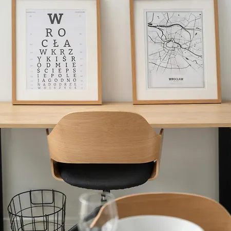 Cozy In Near Old Town By Renters Апартаменты *