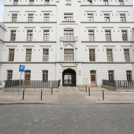 Апартаменты Cozy In Near Old Town By Renters *