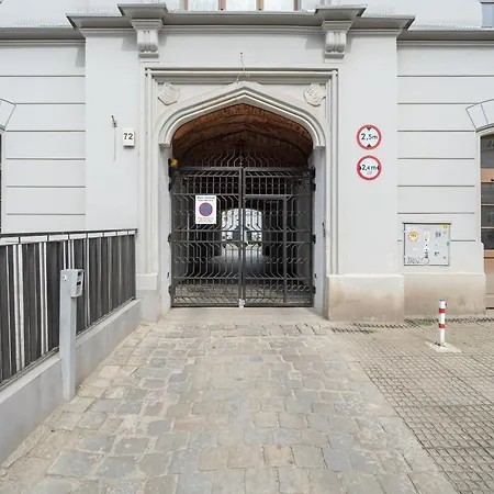 Апартаменты Cozy In Near Old Town By Renters *